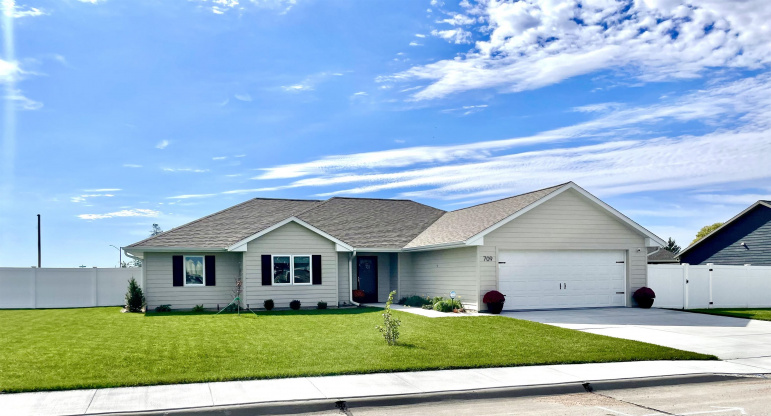 709 E 19th Street Cozad, Nebraska 69130, 4 Bedrooms Bedrooms, ,2 BathroomsBathrooms,Residential,For Sale,709 E 19th Street,20251328