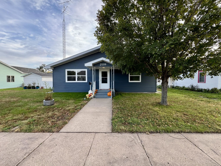 209 W 12th Street Cozad, Nebraska 68913-0, 3 Bedrooms Bedrooms, ,2 BathroomsBathrooms,Residential,For Sale,209 W 12th Street,20251331