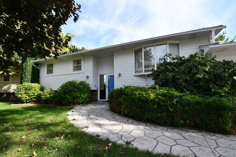 3615 13th Avenue Kearney, Nebraska 68845, 3 Bedrooms Bedrooms, ,2 BathroomsBathrooms,Residential,For Sale,3615 13th Avenue,20251333