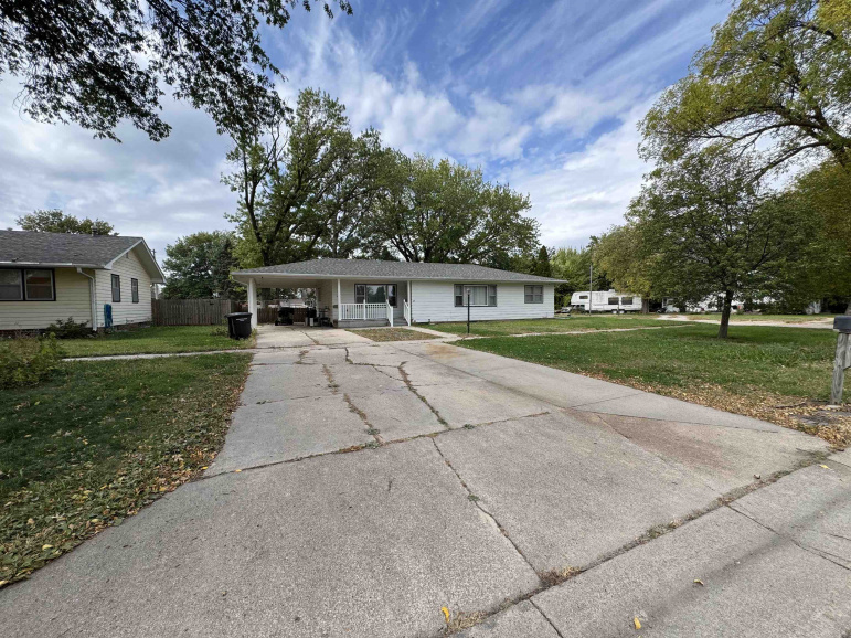 421 N Brown Avenue Clay Center, Nebraska 68933, 3 Bedrooms Bedrooms, ,3 BathroomsBathrooms,Residential,For Sale,421 N Brown Avenue,20251339