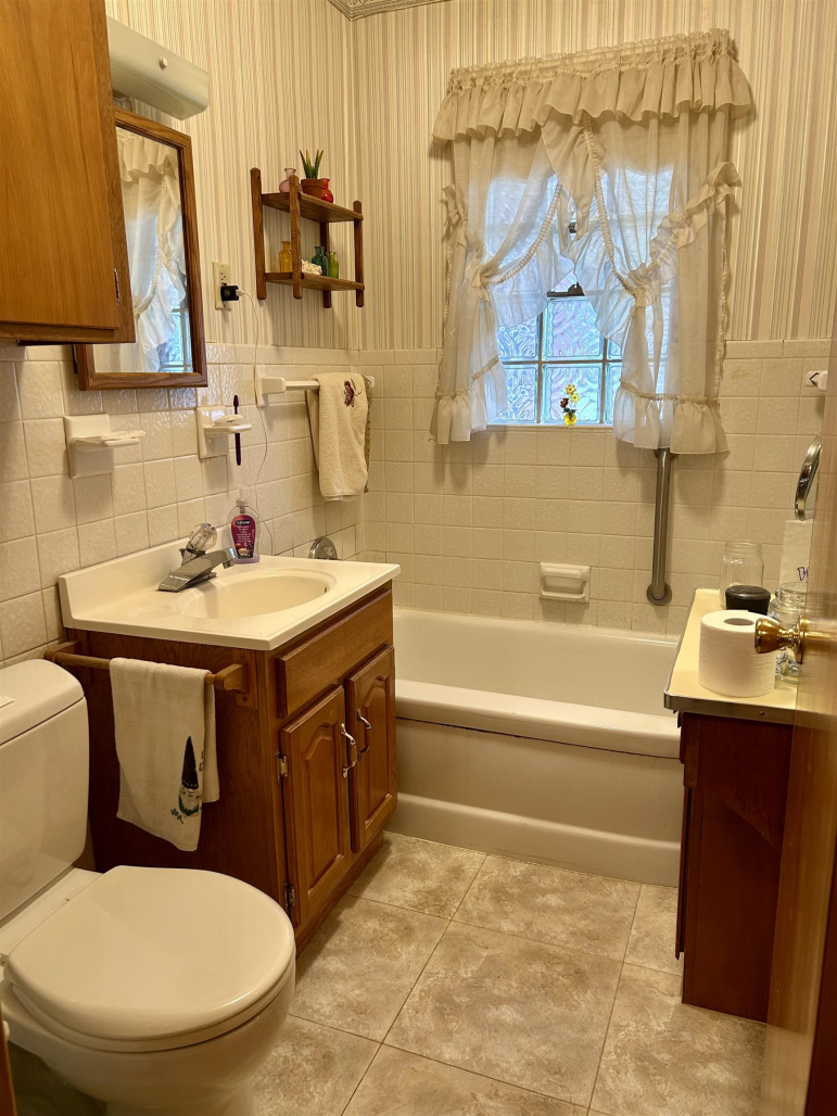 1711 W 7th Street Hastings, Nebraska 68901, 2 Bedrooms Bedrooms, ,2 BathroomsBathrooms,Residential,For Sale,1711 W 7th Street,20251225