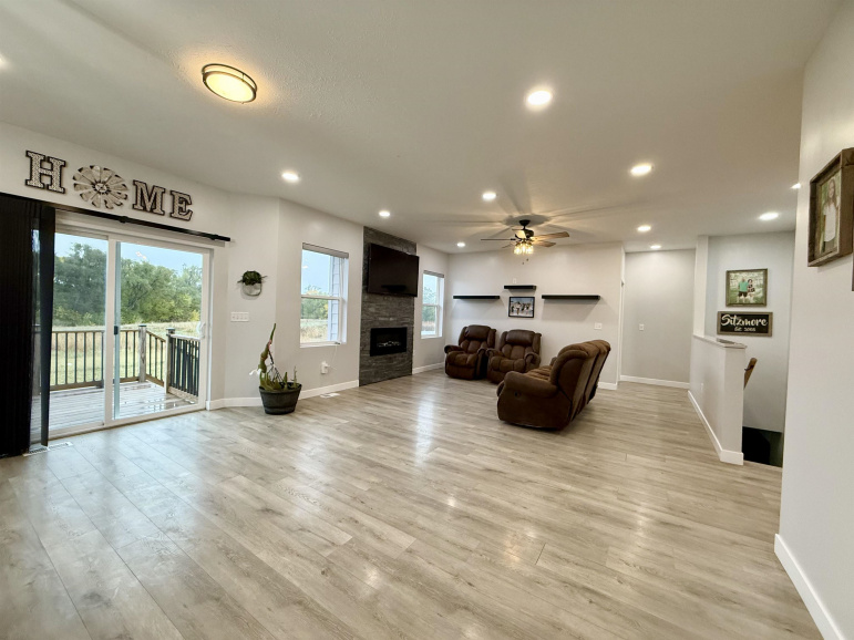 3008 E Laux Drive Hastings, Nebraska 68901, 3 Bedrooms Bedrooms, ,2 BathroomsBathrooms,Residential,For Sale,3008 E Laux Drive,20251408