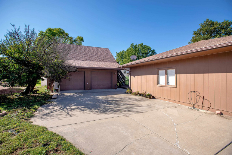 775 W Brewster Street Minden, Nebraska 68959, 4 Bedrooms Bedrooms, ,3 BathroomsBathrooms,Residential,For Sale,775 W Brewster Street,20251421