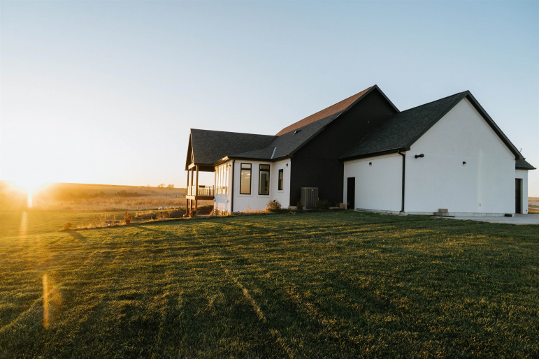 42030 Nebraska 18 Elwood, Nebraska 68937, 6 Bedrooms Bedrooms, ,5 BathroomsBathrooms,Residential,For Sale,42030 Nebraska 18,20251429