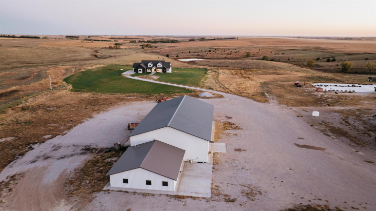 42030 Nebraska 18 Elwood, Nebraska 68937, 6 Bedrooms Bedrooms, ,5 BathroomsBathrooms,Residential,For Sale,42030 Nebraska 18,20251429