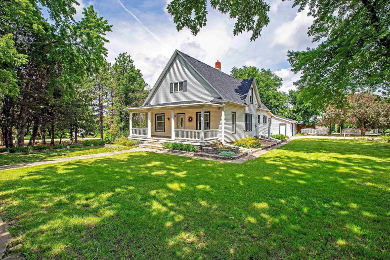 41 S Montgomery Street Nelson, Nebraska 68961, 4 Bedrooms Bedrooms, ,2 BathroomsBathrooms,Residential,For Sale,41 S Montgomery Street,20251441