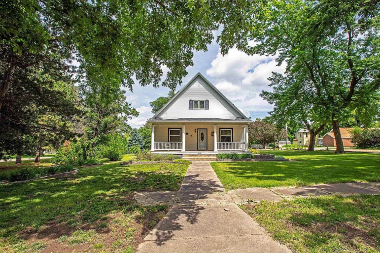 41 S Montgomery Street Nelson, Nebraska 68961, 4 Bedrooms Bedrooms, ,2 BathroomsBathrooms,Residential,For Sale,41 S Montgomery Street,20251441