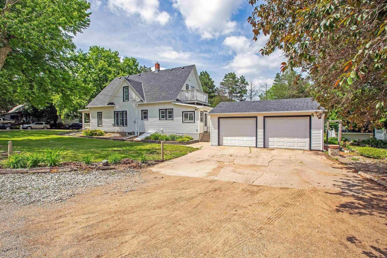 41 S Montgomery Street Nelson, Nebraska 68961, 4 Bedrooms Bedrooms, ,2 BathroomsBathrooms,Residential,For Sale,41 S Montgomery Street,20251441