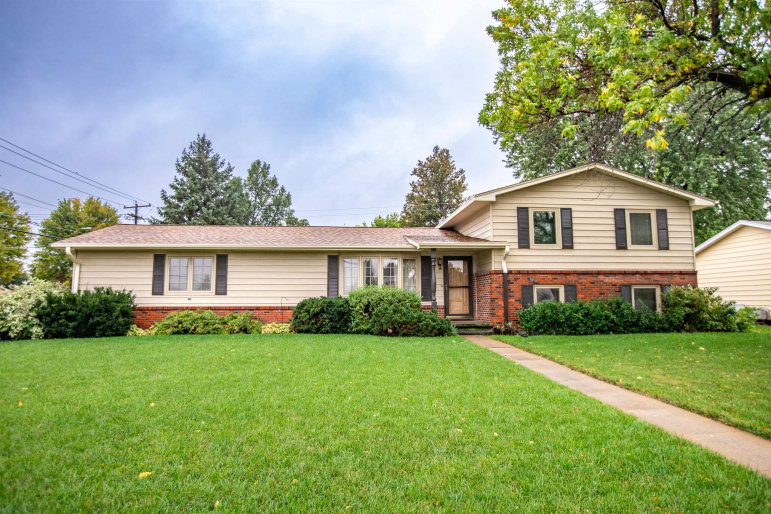 2305 Home Street Hastings, Nebraska 68901, 3 Bedrooms Bedrooms, ,2 BathroomsBathrooms,Residential,For Sale,2305 Home Street,20251454