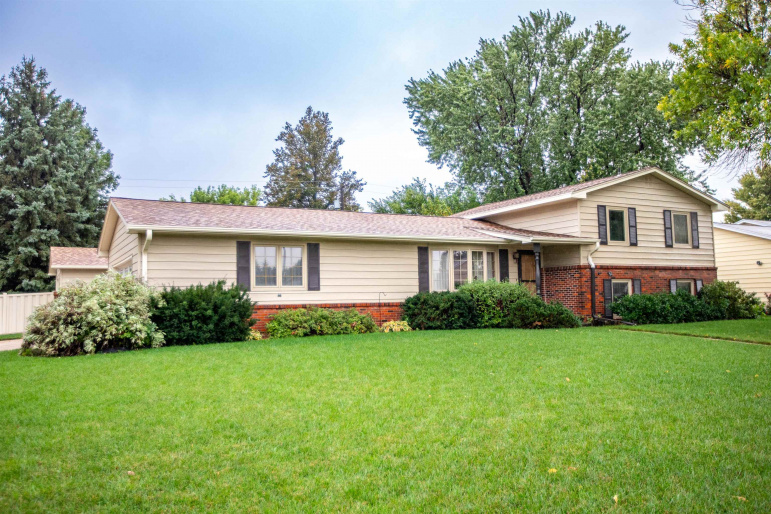 2305 Home Street Hastings, Nebraska 68901, 3 Bedrooms Bedrooms, ,2 BathroomsBathrooms,Residential,For Sale,2305 Home Street,20251454