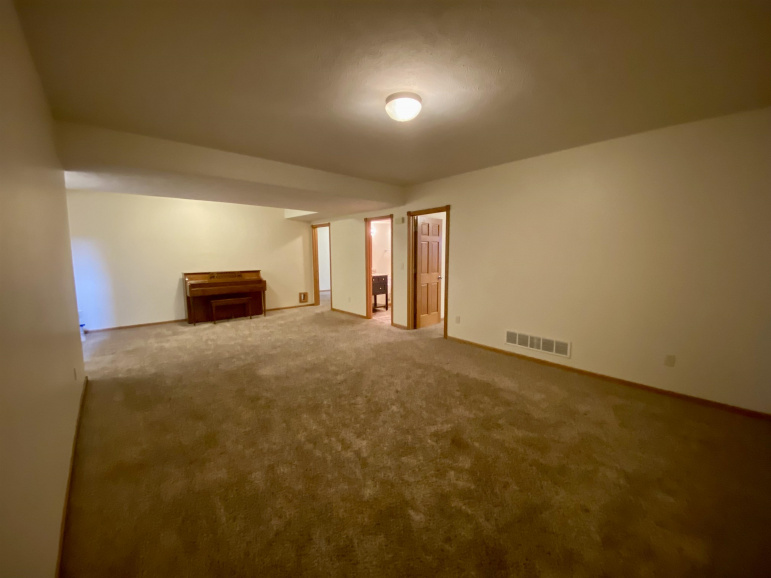 1728 E 46th Street Place Kearney, Nebraska 68847, 5 Bedrooms Bedrooms, ,3 BathroomsBathrooms,Residential,For Sale,1728 E 46th Street Place,20251469
