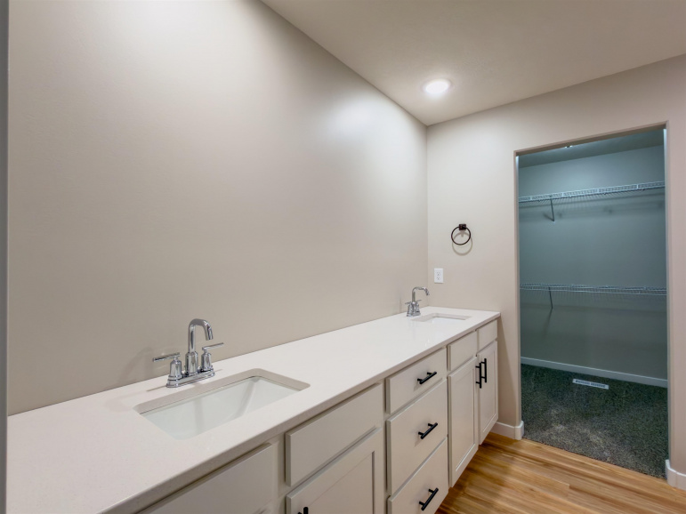 2204 E 41st Street Kearney, Nebraska 68847, 4 Bedrooms Bedrooms, ,3 BathroomsBathrooms,Residential,For Sale,2204 E 41st Street,20251465