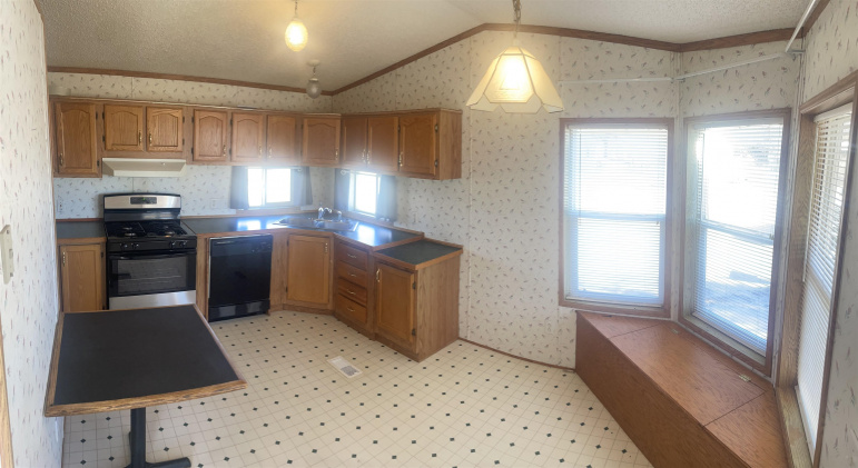 41995 759 Road Cozad, Nebraska 69130-0000, 4 Bedrooms Bedrooms, ,2 BathroomsBathrooms,Residential,For Sale,41995 759 Road,20251500