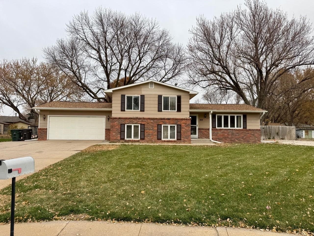 810 Maplewood Avenue Hastings, Nebraska 68901, 4 Bedrooms Bedrooms, ,2 BathroomsBathrooms,Residential,For Sale,810 Maplewood Avenue,20251527