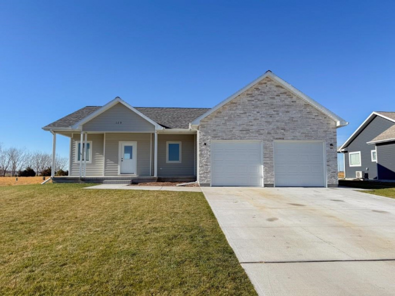 120 Revere Circle Lexington, Nebraska 68850, 3 Bedrooms Bedrooms, ,2 BathroomsBathrooms,Residential,For Sale,120 Revere Circle,20251552