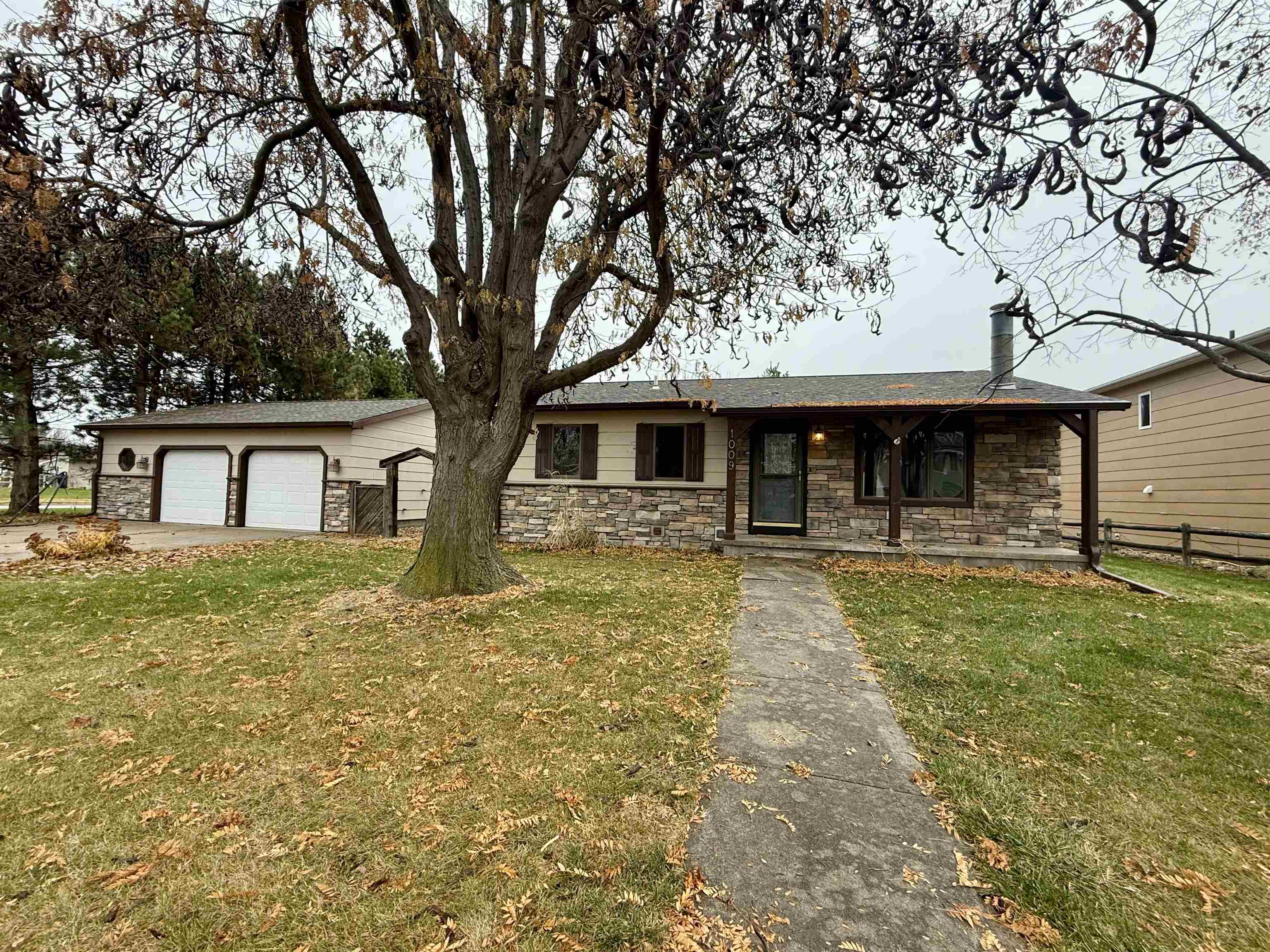 1009 S Wabash Avenue Hastings, Nebraska 68901, 3 Bedrooms Bedrooms, ,2 BathroomsBathrooms,Residential,For Sale,1009 S Wabash Avenue,20251549