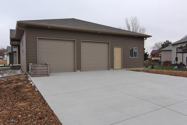 1014 W 42nd Street Kearney, Nebraska 68845, 4 Bedrooms Bedrooms, ,3 BathroomsBathrooms,Residential,For Sale,1014 W 42nd Street,20251586