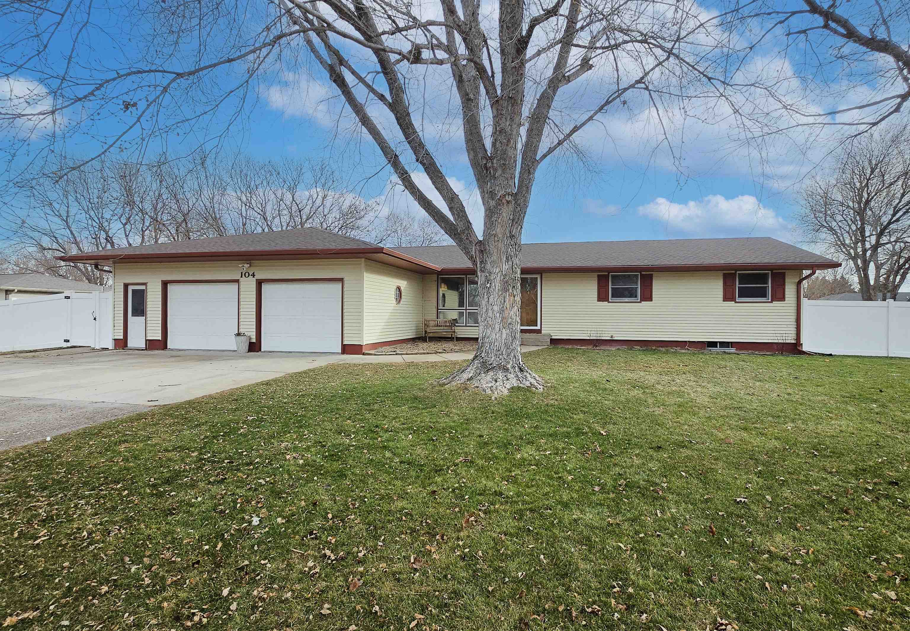 104 Birch Street Kearney, Nebraska 68845, 5 Bedrooms Bedrooms, ,3 BathroomsBathrooms,Residential,For Sale,104 Birch Street,20251631