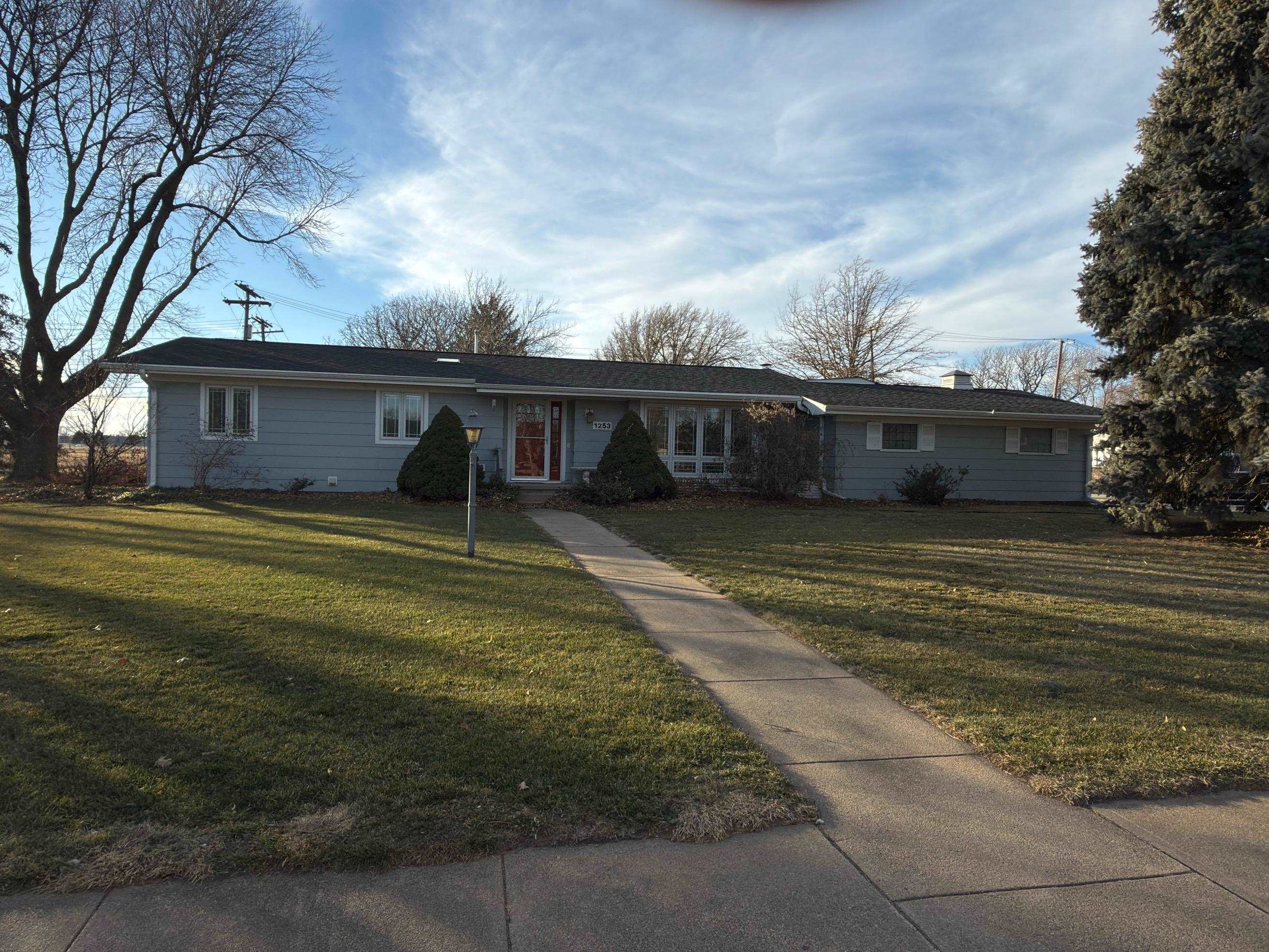 1253 Westridge Drive Hastings, Nebraska 68901-3314, 2 Bedrooms Bedrooms, ,3 BathroomsBathrooms,Residential,For Sale,1253 Westridge Drive,20260025