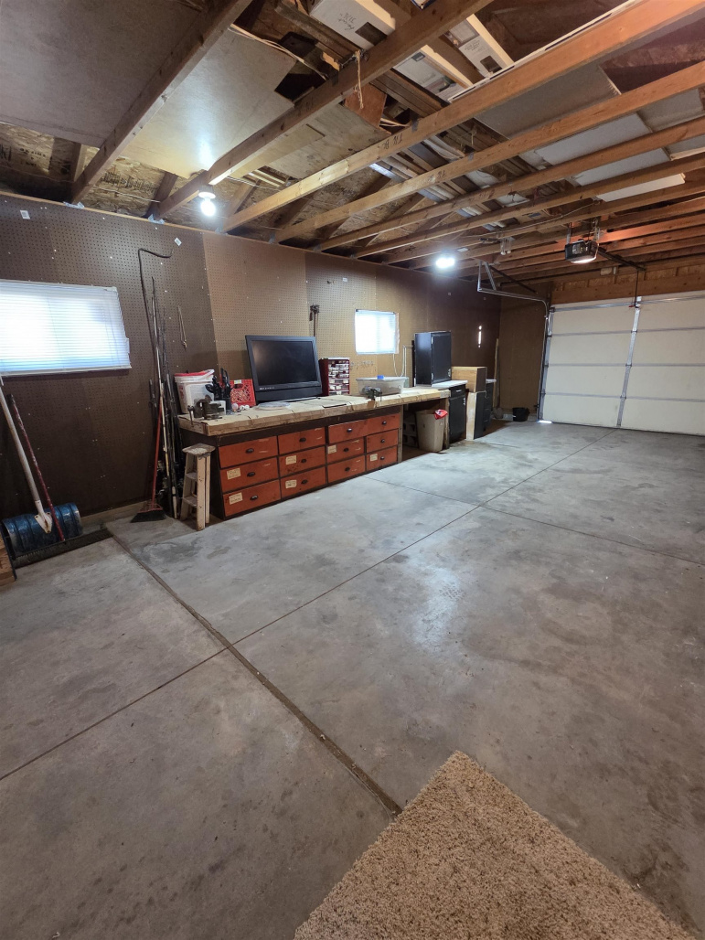 611 E 5th Street Cozad, Nebraska 69130, 3 Bedrooms Bedrooms, ,2 BathroomsBathrooms,Residential,For Sale,611 E 5th Street,20260032