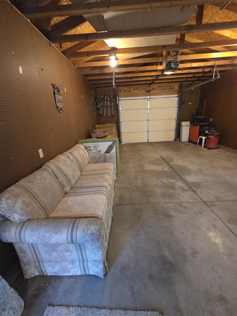 611 E 5th Street Cozad, Nebraska 69130, 3 Bedrooms Bedrooms, ,2 BathroomsBathrooms,Residential,For Sale,611 E 5th Street,20260032