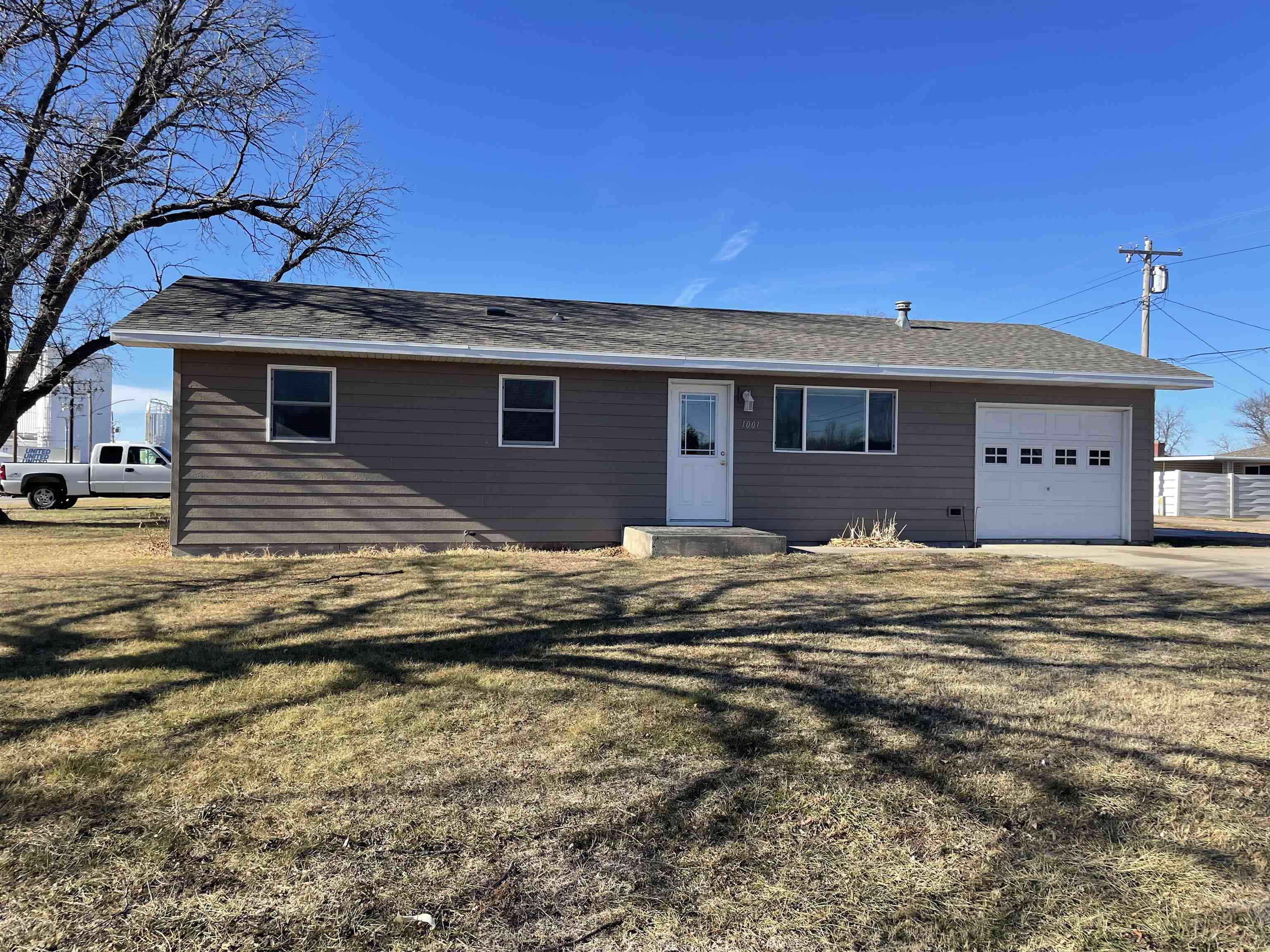 1001 M Street Cozad, Nebraska 69130, 3 Bedrooms Bedrooms, ,2 BathroomsBathrooms,Residential,For Sale,1001 M Street,20260039