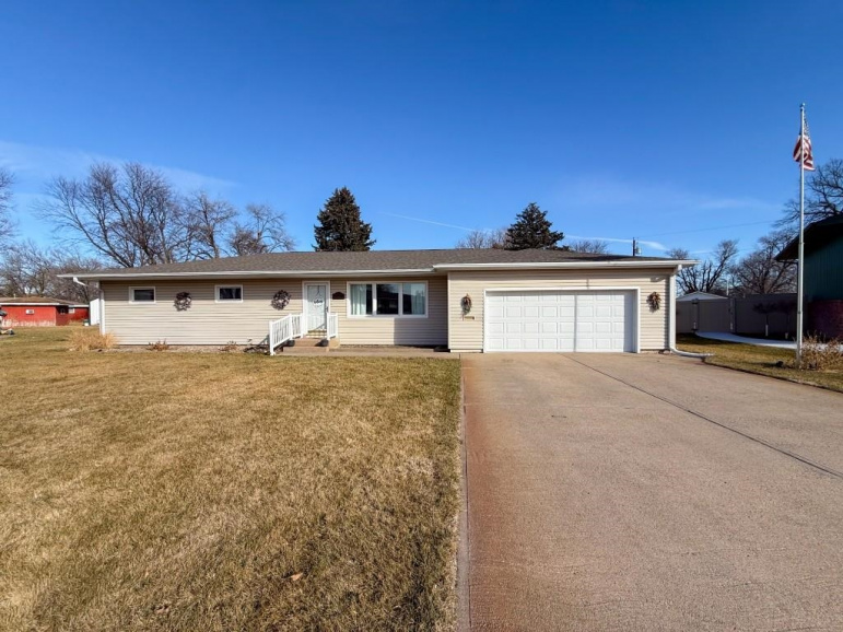120 Sunset Drive Lexington, Nebraska 68850, 3 Bedrooms Bedrooms, ,3 BathroomsBathrooms,Residential,For Sale,120 Sunset Drive,20260060