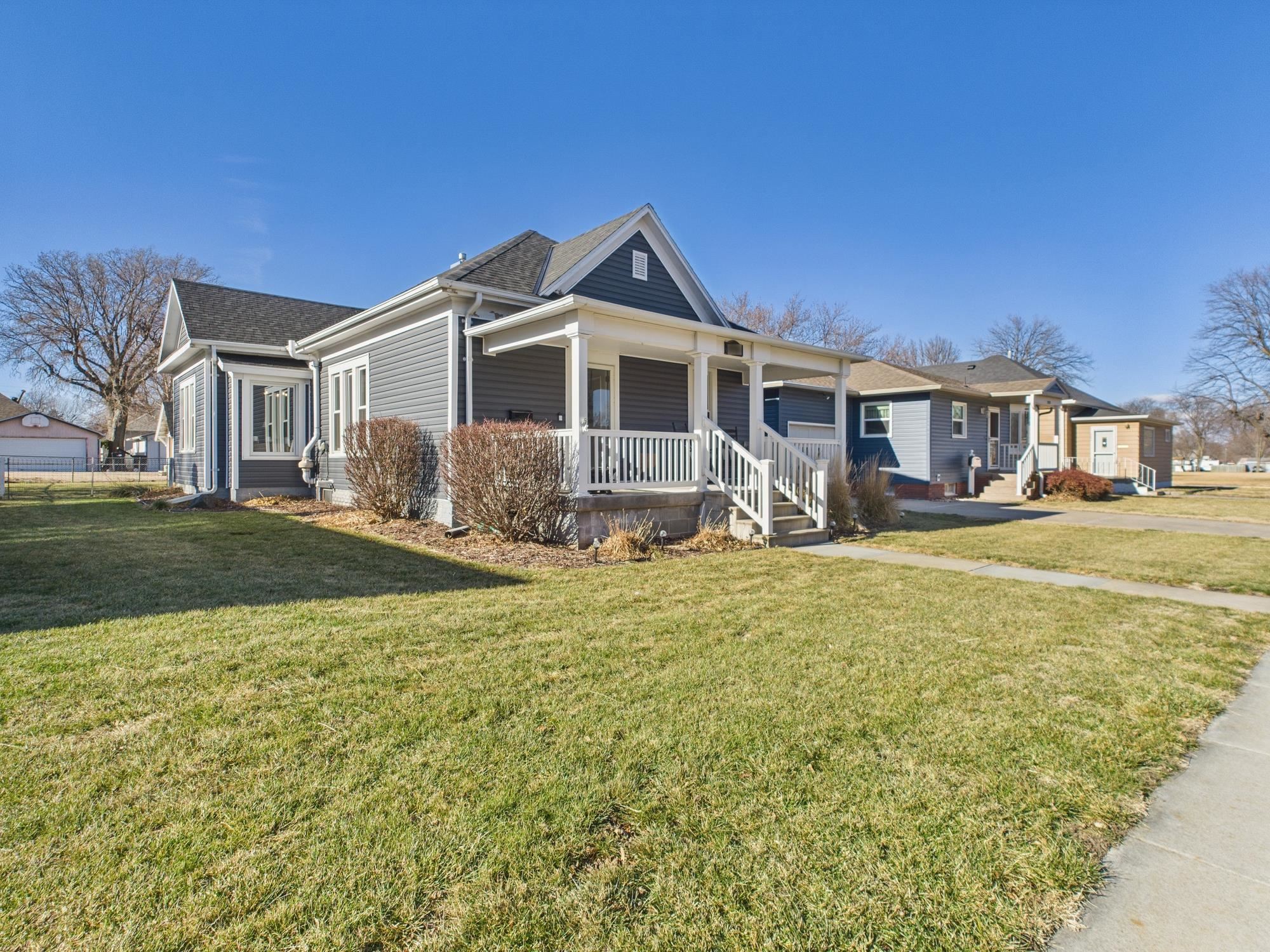 915 Sherman Street Holdrege, Nebraska 68949, 2 Bedrooms Bedrooms, ,2 BathroomsBathrooms,Residential,For Sale,915 Sherman Street,20260057