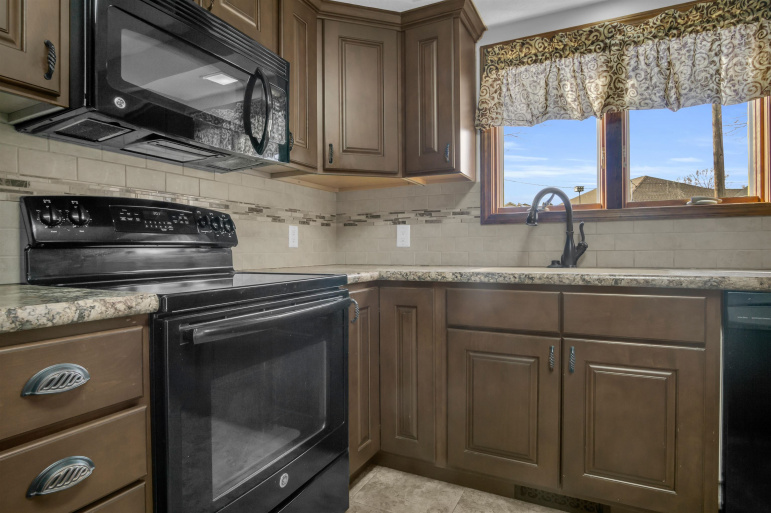 3920 11th Avenue Kearney, Nebraska 68845, 4 Bedrooms Bedrooms, ,3 BathroomsBathrooms,Residential,For Sale,3920 11th Avenue,20260079