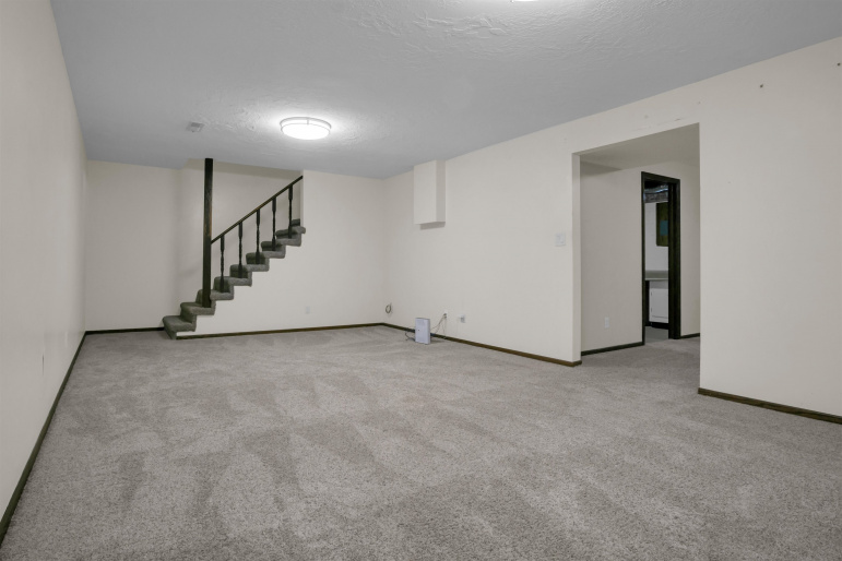 3920 11th Avenue Kearney, Nebraska 68845, 4 Bedrooms Bedrooms, ,3 BathroomsBathrooms,Residential,For Sale,3920 11th Avenue,20260079