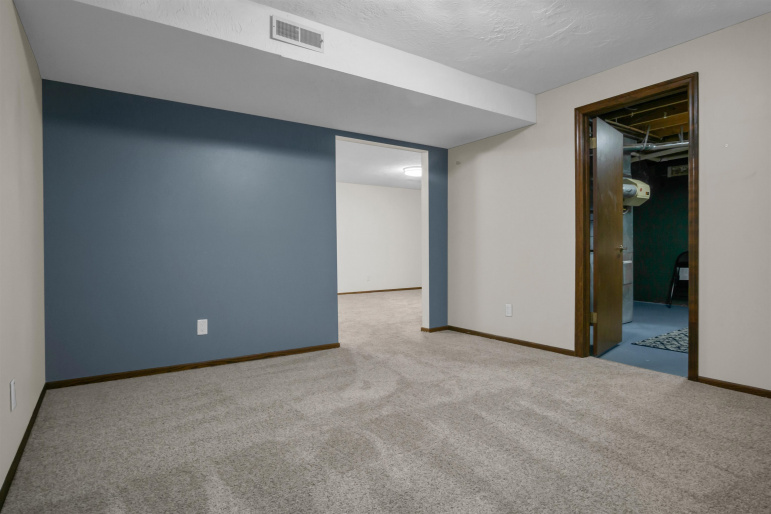 3920 11th Avenue Kearney, Nebraska 68845, 4 Bedrooms Bedrooms, ,3 BathroomsBathrooms,Residential,For Sale,3920 11th Avenue,20260079