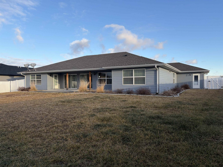 3805 W 38th Street Hastings, Nebraska 68901-0000, 5 Bedrooms Bedrooms, ,3 BathroomsBathrooms,Residential,For Sale,3805 W 38th Street,20260076