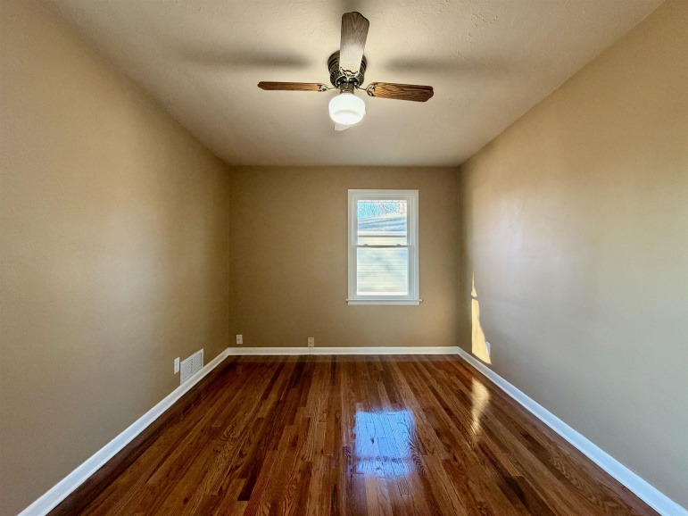 910 Jefferson Avenue Hastings, Nebraska 68901, 3 Bedrooms Bedrooms, ,2 BathroomsBathrooms,Residential,For Sale,910 Jefferson Avenue,20260090