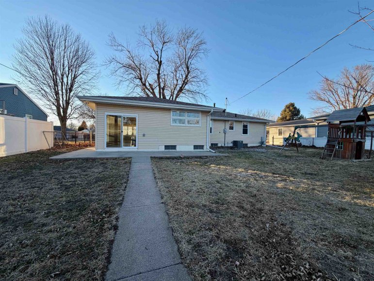 910 Jefferson Avenue Hastings, Nebraska 68901, 3 Bedrooms Bedrooms, ,2 BathroomsBathrooms,Residential,For Sale,910 Jefferson Avenue,20260090