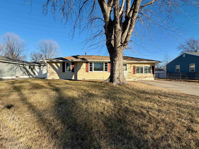 910 Jefferson Avenue Hastings, Nebraska 68901, 3 Bedrooms Bedrooms, ,2 BathroomsBathrooms,Residential,For Sale,910 Jefferson Avenue,20260090