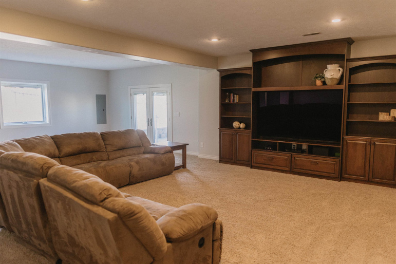 1005 W 46th Street Place Kearney, Nebraska 68845, 5 Bedrooms Bedrooms, ,3 BathroomsBathrooms,Residential,For Sale,1005 W 46th Street Place,20260109