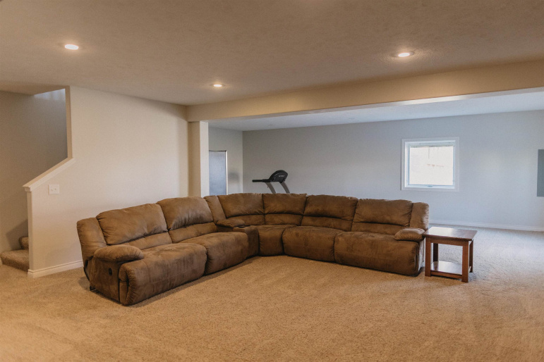 1005 W 46th Street Place Kearney, Nebraska 68845, 5 Bedrooms Bedrooms, ,3 BathroomsBathrooms,Residential,For Sale,1005 W 46th Street Place,20260109