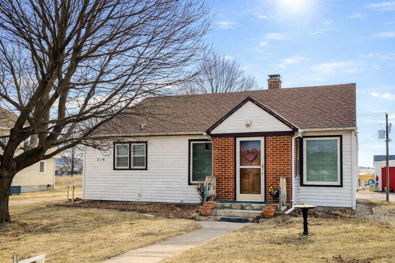 319 N Broad Street Campbell, Nebraska 68932, 2 Bedrooms Bedrooms, ,2 BathroomsBathrooms,Residential,For Sale,319 N Broad Street,20260138