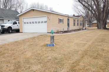 1813 A Avenue Gothenburg, Nebraska 69138, 3 Bedrooms Bedrooms, ,2 BathroomsBathrooms,Residential,For Sale,1813 A Avenue,20260146