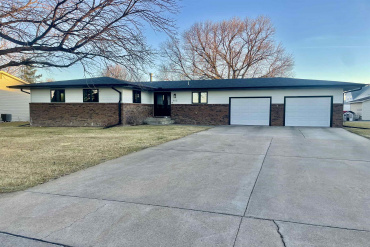 905 23rd St Gothenburg, Nebraska 69138, 4 Bedrooms Bedrooms, ,3 BathroomsBathrooms,Residential,For Sale,905 23rd St,20260161