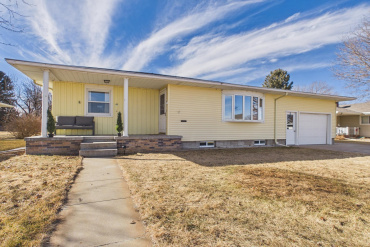 815 Tibbals St Holdrege, Nebraska 68949, 4 Bedrooms Bedrooms, ,3 BathroomsBathrooms,Residential,For Sale,815 Tibbals St,20260190