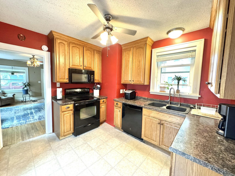 816 Garfield Street Holdrege, Nebraska 68949, 4 Bedrooms Bedrooms, ,2 BathroomsBathrooms,Residential,For Sale,816 Garfield Street,20251116