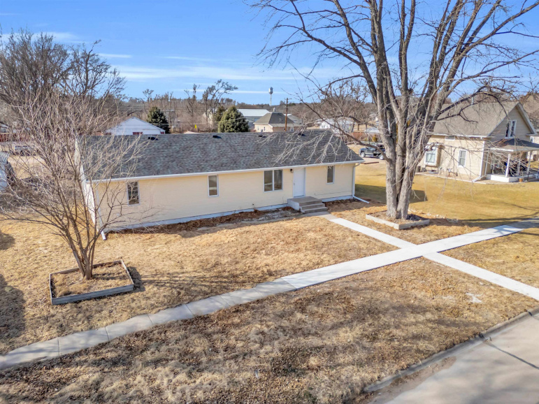 409 Silver Street Oxford, Nebraska 68967, 5 Bedrooms Bedrooms, ,2 BathroomsBathrooms,Residential,For Sale,409 Silver Street,20260206