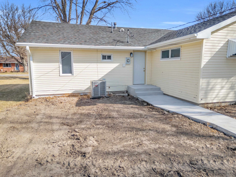 409 Silver Street Oxford, Nebraska 68967, 5 Bedrooms Bedrooms, ,2 BathroomsBathrooms,Residential,For Sale,409 Silver Street,20260206