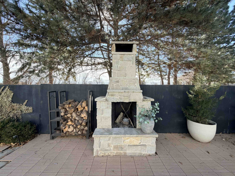 901 W Lochland Road Hastings, Nebraska 68901, 5 Bedrooms Bedrooms, ,4 BathroomsBathrooms,Residential,For Sale,901 W Lochland Road,20260213