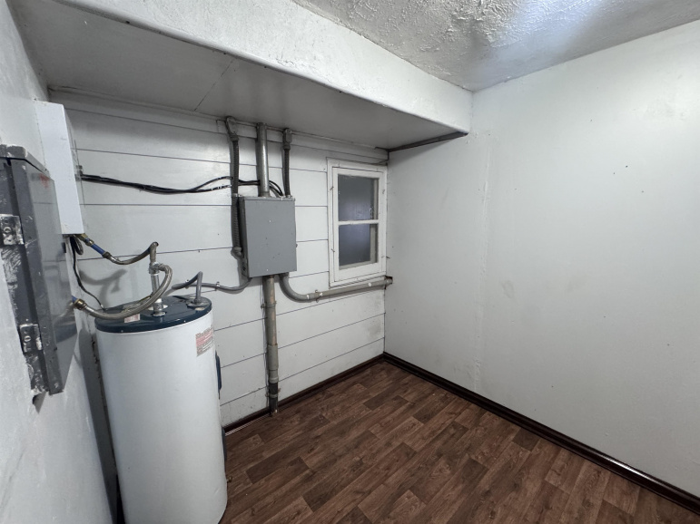 73803 Highway 183 Holdrege, Nebraska 68949, 6 Bedrooms Bedrooms, ,2 BathroomsBathrooms,Residential,For Sale,73803 Highway 183,20251467