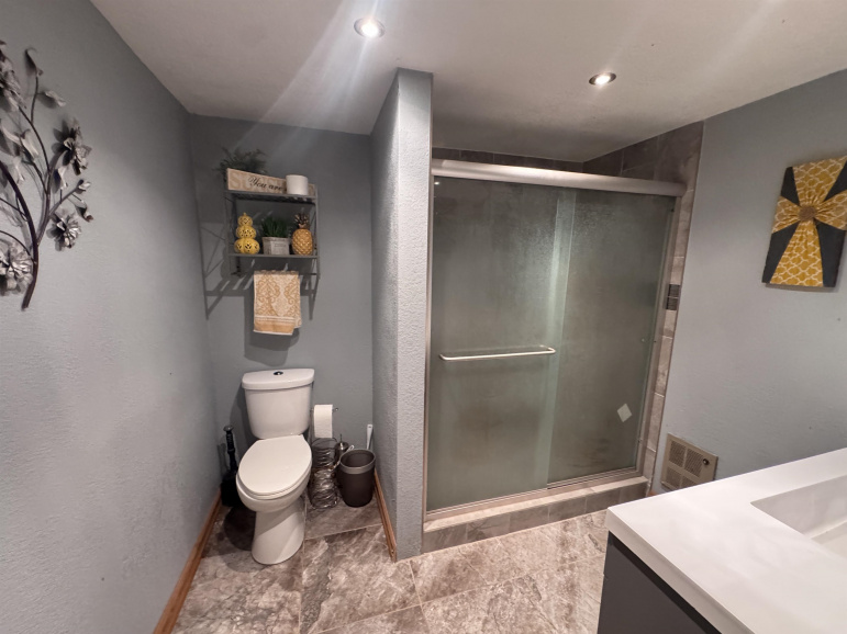 73803 Highway 183 Holdrege, Nebraska 68949, 6 Bedrooms Bedrooms, ,2 BathroomsBathrooms,Residential,For Sale,73803 Highway 183,20251467