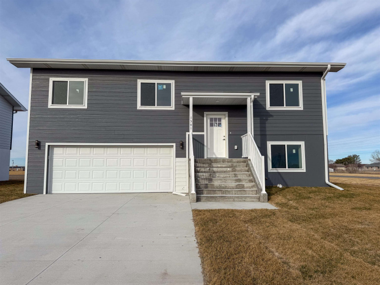 1301 S Harrison Street Lexington, Nebraska 68850, 3 Bedrooms Bedrooms, ,2 BathroomsBathrooms,Residential,For Sale,1301 S Harrison Street,20260229