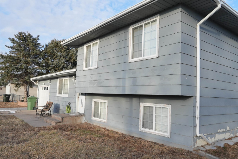 1102 S Harrison Street Lexington, Nebraska 68850, 4 Bedrooms Bedrooms, ,2 BathroomsBathrooms,Residential,For Sale,1102 S Harrison Street,20260238