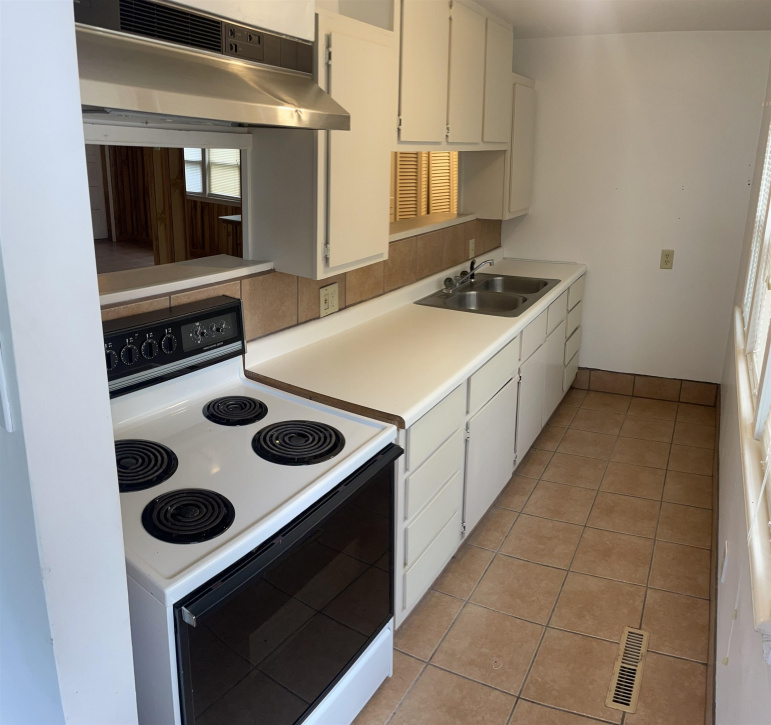 1719 Ave B Gothenburg, Nebraska 69138-0000, 4 Bedrooms Bedrooms, ,3 BathroomsBathrooms,Residential,For Sale,1719 Ave B,20250913